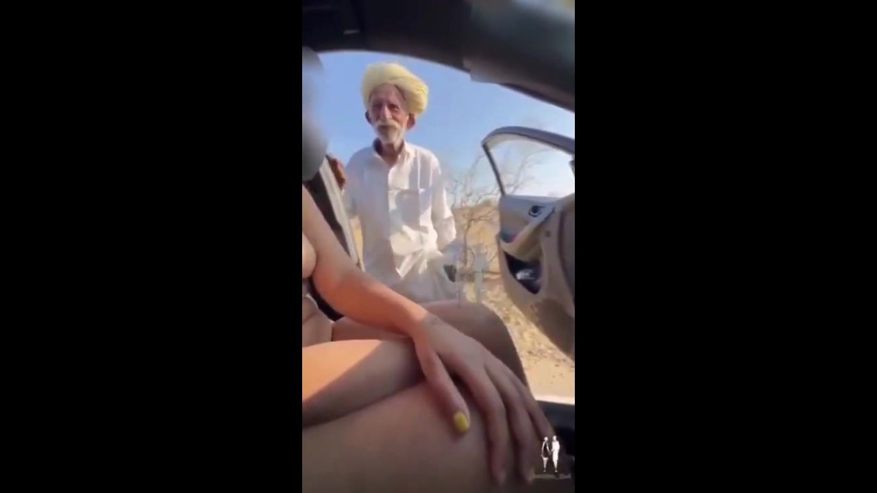 Lucky Old Man Hooks Up with Steamy Desi Aunty in Viral MMS