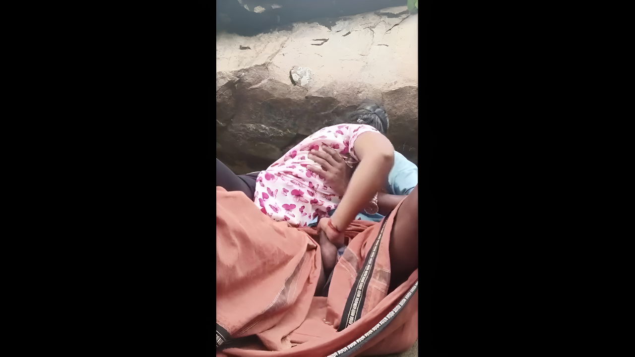 Viral Desi MMS: Leaked Aunty Bhabhi Heat in Desi49 WhatsApp Clip