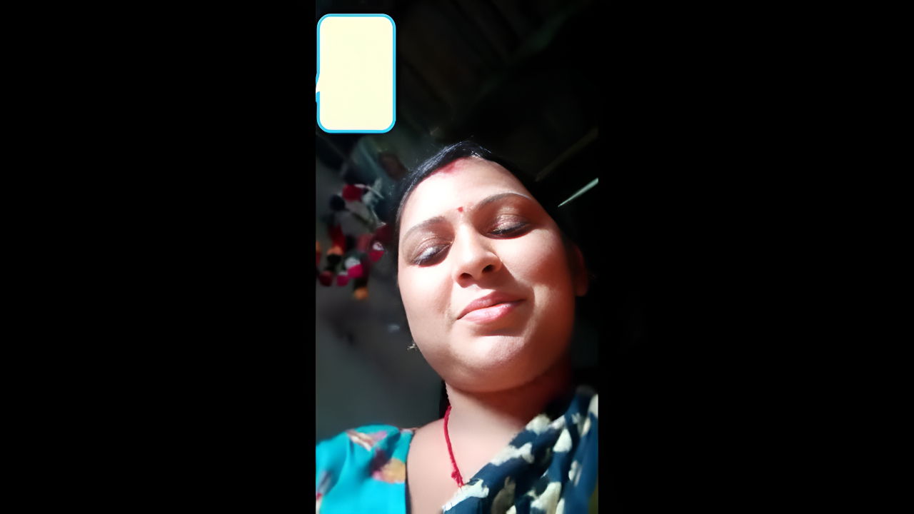 Steamy Bengali Boudi Video Call: Hot Desi MMS on Desi49