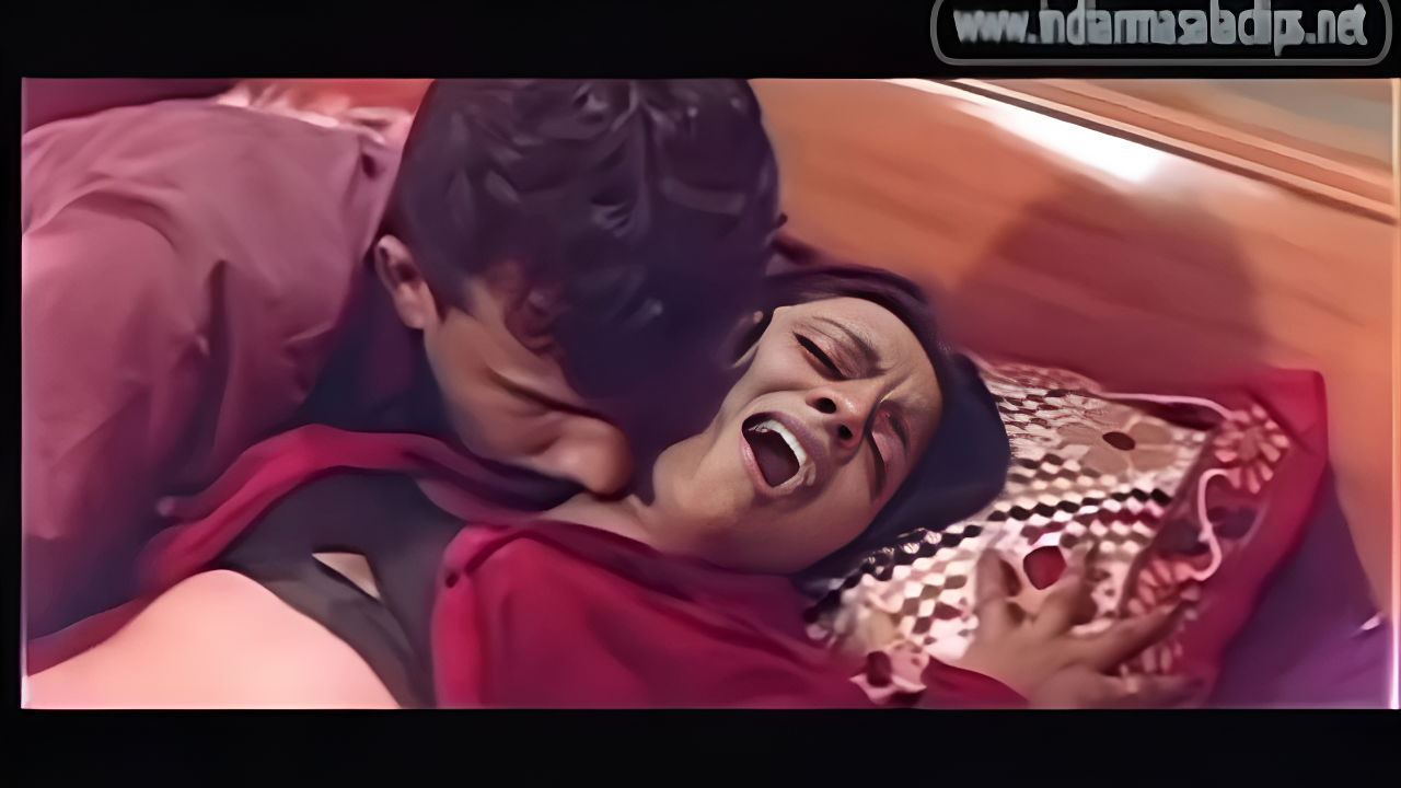 Bhavana’s Steamy Nude Liplock Smooching & Hard Boobs Sucking in Viral Desi MMS Video 1080P