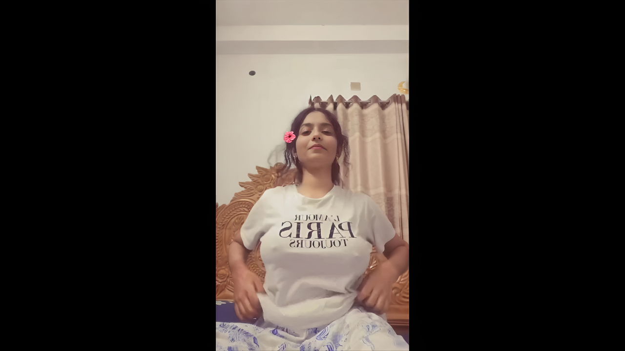 Cute Desi Girlfriend’s Viral Nude Big Boobs Selfie MMS