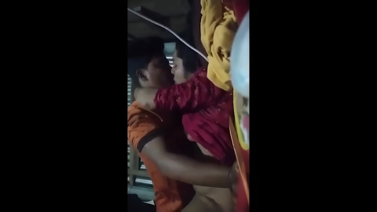 Hot Desi Bhabhi Homemade Sex Video – Viral Desi MMS Leak