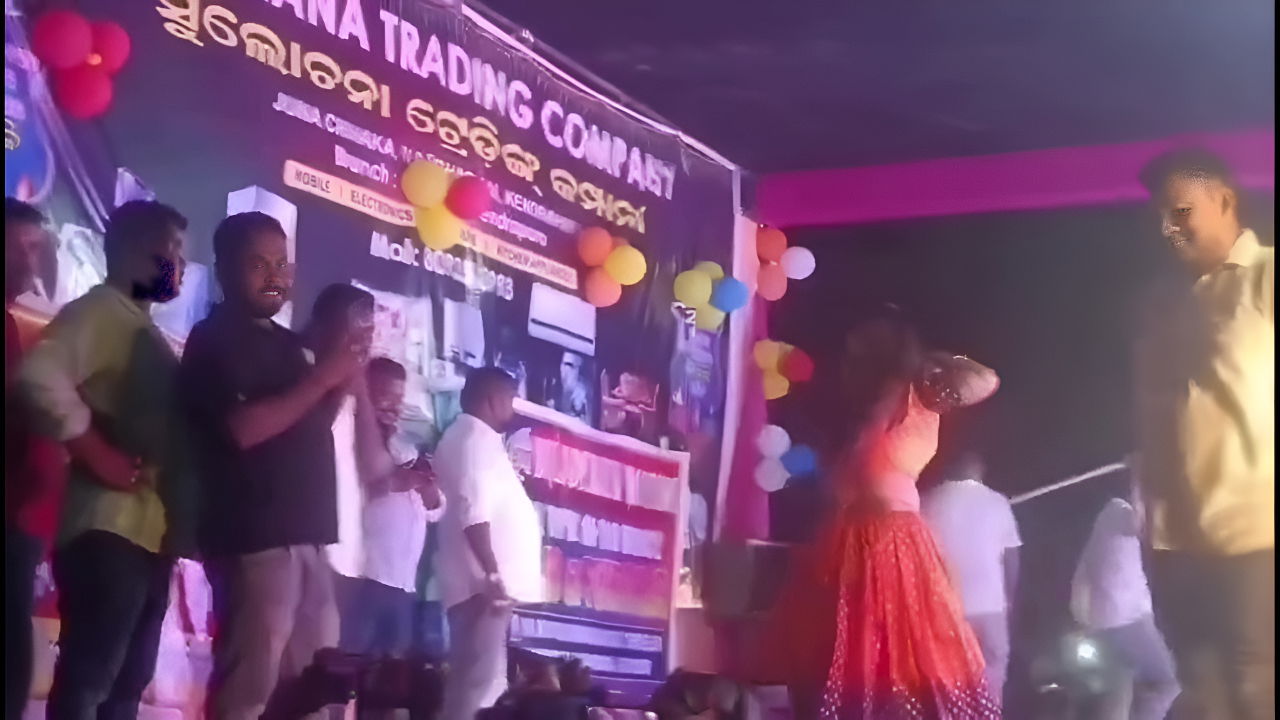 Arkstar Dance 2: Sensual Desi Bhabhi Grooves in Viral Desi Clips